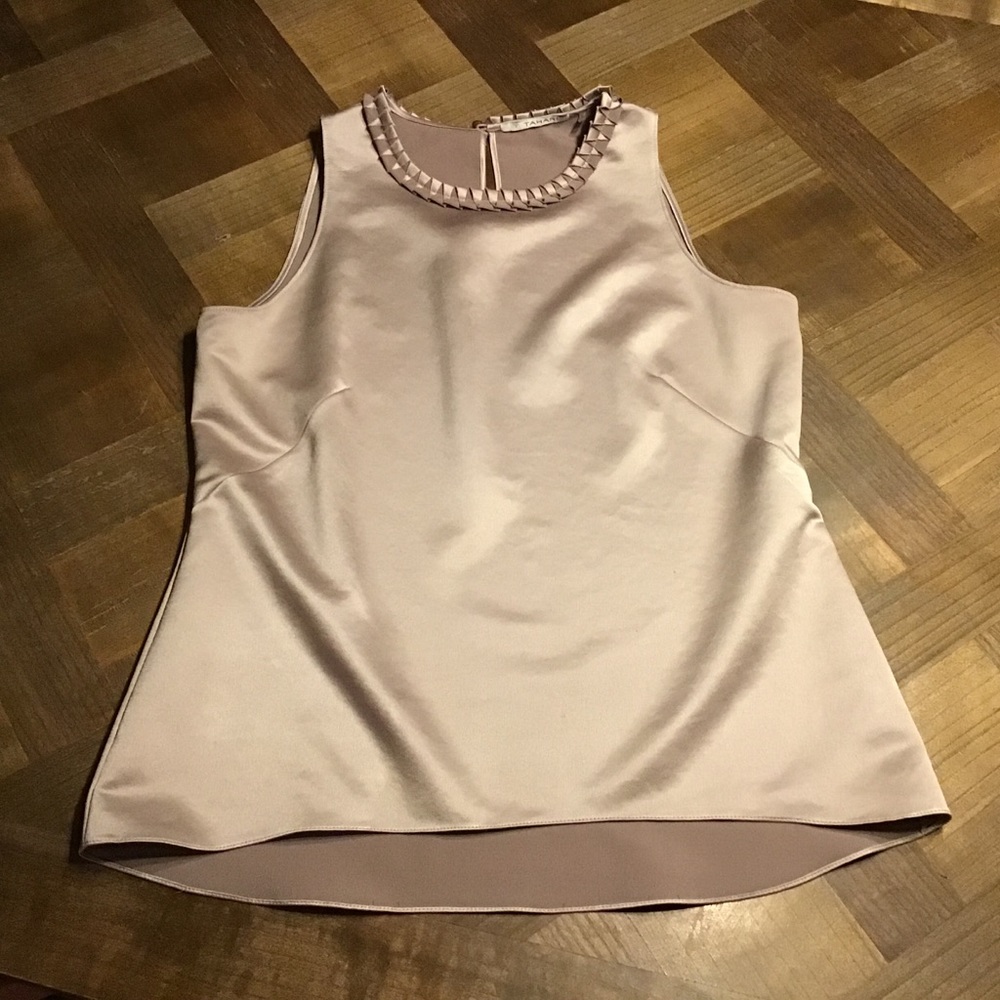 Tahari gold sleeveless blouse